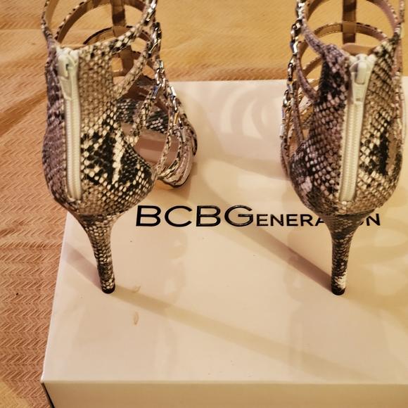 BCBG Jean Matte Chalky Snake Heels - Picture 7 of 7